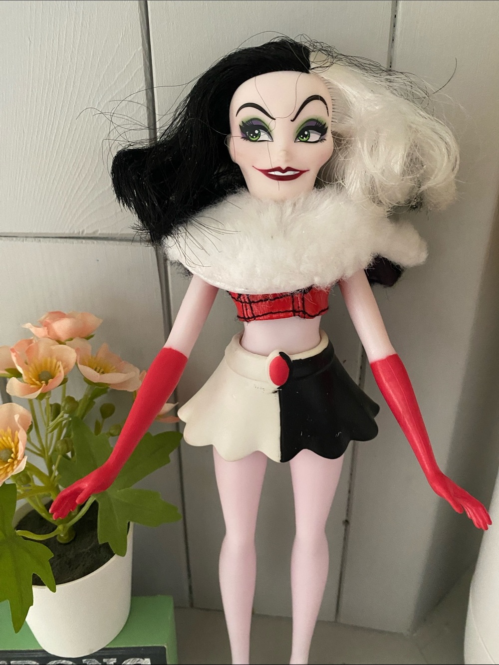 2017 Hasbro Cruela De Vil Disney Villian Doll